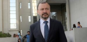 Rechazan sobreseer a fiscal Acuña por presunta obstrucción a la justicia