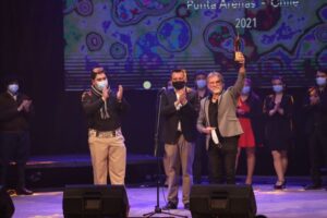 “Para abrazarte en mi vuelo” de Daniel Graglia e interpretada por Luis Caro fue la Canción Ganadora del Festival Folclórico en la Patagonia