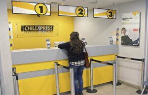 Se querellan contra Chilexpress por encomienda estropeada en su despacho