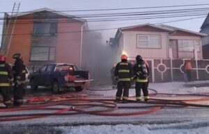 Dos incendios en menos de una hora y media lograron ser controlados por Bomberos
