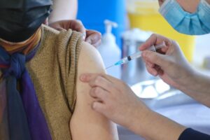 Continúa inoculación de dosis de refuerzo en Magallanes
