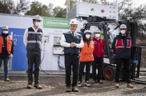 Piñera inauguró proyecto que generó la primera molécula de hidrógeno verde para vehículos de faena minera