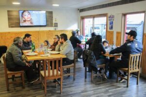 Locales cerrados solo podrán atender con pase de movilidad