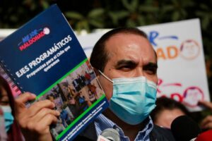 Precandidato presidencial del Partido Radical lanza su programa con foco en pacto tributario y educación
