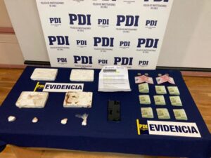 En el aeropuerto detienen a ciudadana extranjera que portaba más de 2 kilos de cocaína