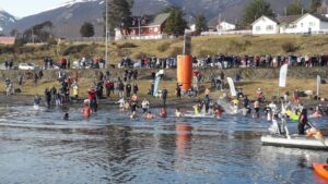 Regresó ayer el Chapuzón de Puerto Williams