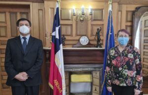 Ministra Pinto se reúne con el nuevo conservador y archivero
