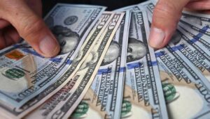 Dólar cierra con importante retroceso