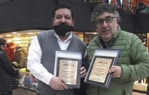 En el Día del Trabajador Radial reconocen a locutor y radiocontrolador de El Pingüino