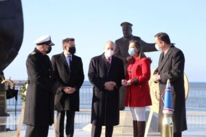 Inauguraron monumento al mítico piloto Pardo