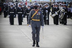 Un masivo respaldo del público acompañó desfile en honor a las Glorias del Ejército