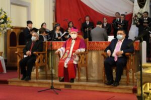 Divergentes reacciones a llamado de obispo al mundo político a recuperar “autoridad moral”
