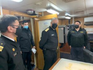 Director del SHOA visitó la Región de Magallanes para ver funcionamiento de embarcación