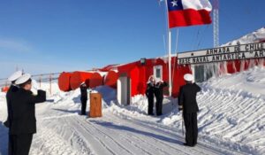 Lanzan nuevo documental orientado en la base Naval Antártica “Arturo Prat”