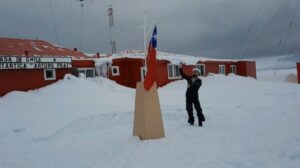 Militares se lucieron con cuecazo  junto a la bandera en plena Antártica