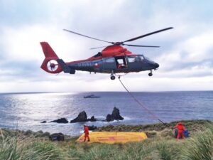 Realizan relevos de personal en faros de Magallanes