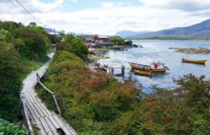 Gobernador anuncia avances para Puerto Edén