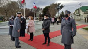 Ejército realizó izamiento de la gran Bandera Nacional en Magallanes
