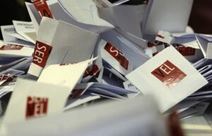Tribunal Electoral ratifica diversas candidaturas a cores