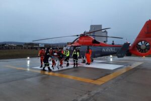 Evacuan en helicóptero a pasajera de ferry “Yagán”