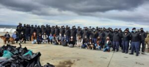 Personal de la Armada y civiles recogieron más de una tonelada y media de basura