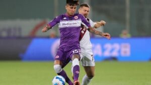Sin duelo de chilenos: Erick Pulgar se lesiona en Fiorentina antes de duelo contra Inter y encienda las alarmas