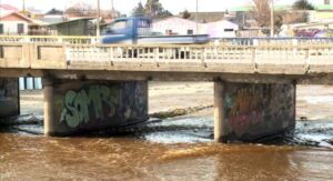 Vecinos claman por una solución ante el mal estado del puente Zenteno