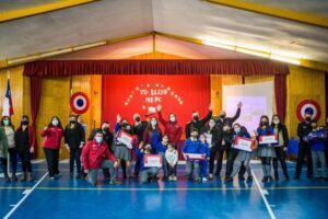 Entregan esperados notebooks a estudiantes de séptimo básico de la Escuela de Puerto Harris