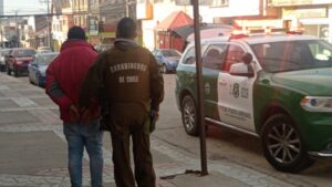 Persecución termina con  tres detenidos por robo  en céntrica farmacia