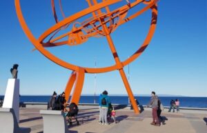 Visitantes destacan “Circunnavegación” instalada en Punta Arenas pero no la comprenden a cabalidad