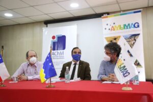 Alcaldes y Asociación Chilena y Regional de Municipalidades participaron de instancia para fortalecer lazo colaborativo