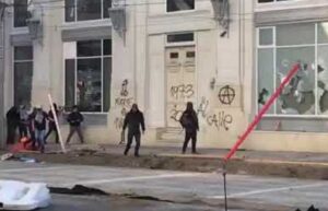 Hermanos que destruyeron cámaras en protestas pagarán multa de $200 mil