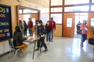 Liceo Polivalente María Behety retornó a las aulas tras casi 20 meses