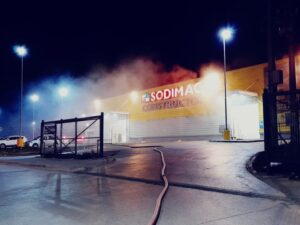 Incendio afectó dependencias de Sodimac