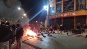Con barricadas y enfrentamientos con Carabineros conmemoraron el 18 de octubre
