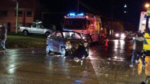 Imponen reclusión parcial a conductora que habría provocado accidente con cuatro lesionados