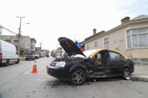 Dos adultos mayores lesionados dejó como saldo colisión en el centro