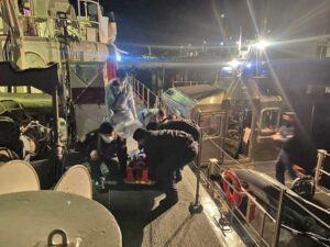 Evacúan a pescador que sufrió preinfarto en alta mar