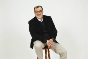 César Cifuentes: “No puede ser que un senador pase a diputado y mande a su hijo a senador”