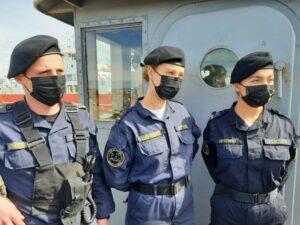 Tres guardiamarina se sumaron a la tripulación de la Lancha de Servicios Marítimos Elicura