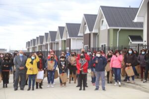 Minvu entregó 84 viviendas para familias de sectores vulnerables