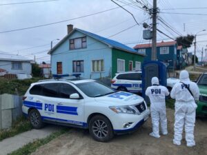 Entre 12 y 24 horas llevaba fallecido hombre al interior de baño químico