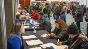 Se confirman más de mil puestos de trabajo en la primera feria laboral presencial después de dos años