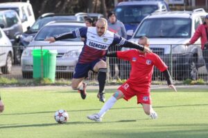 El balón no para de rodar en el campeonato de la Agrupación de Futbolito Senior