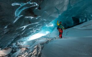 Reportaje narra expedición de exploradores al glaciar Pala Kenkeshen