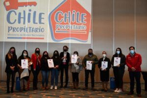 Programa ChilePropietario selló jornada de atención ciudadana con entrega de títulos de dominio