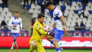 Arquero de Everton no quiere que la UC festeje en su cara: “Colo Colo merece ser campeón”
