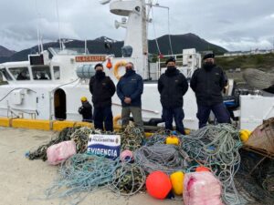 Incautan casi 3,5 kilómetros de redes centolleras