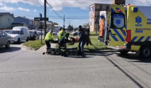 Mujer herida tras ser atropellada en Avenida Bulnes