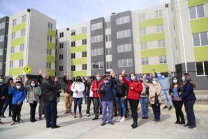 Entregan 80 departamentos para familias que fueron beneficiadas en el condominio Prat II